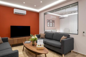 Urban Elegance - City Center 3-Bedroom Apartment